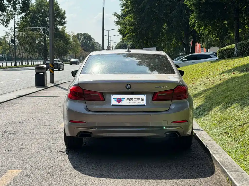 BMW 5 Series — миниатюра 5