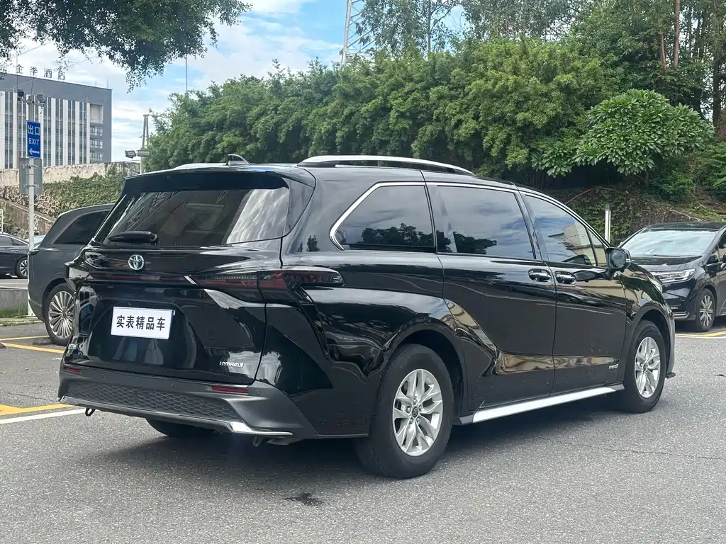 Toyota Granvia — миниатюра 4