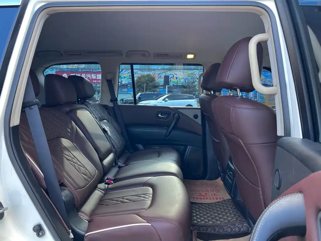 Nissan Patrol — миниатюра 10