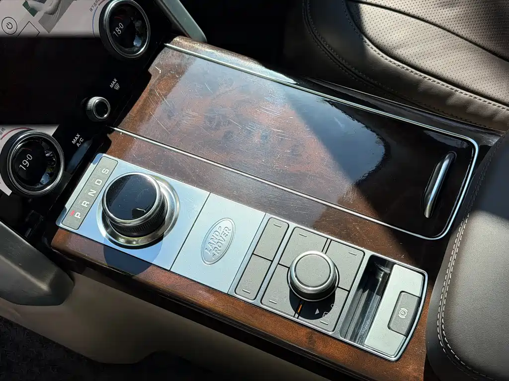 Land Rover Range Rover — миниатюра 17