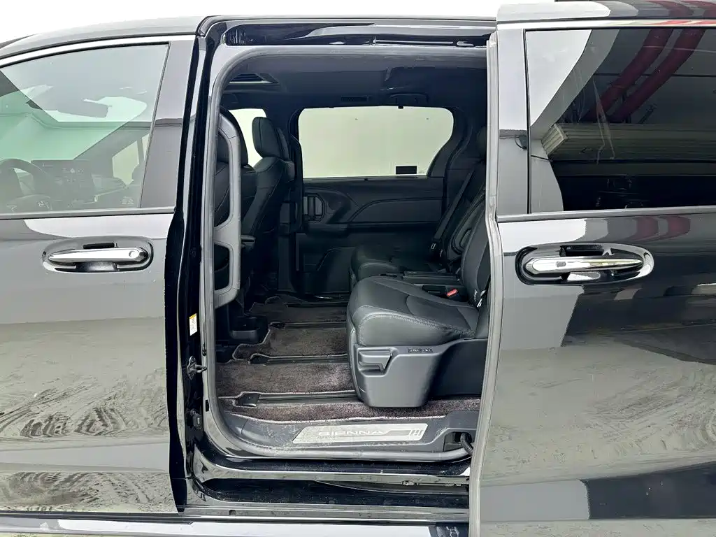 Toyota Sienna — миниатюра 17
