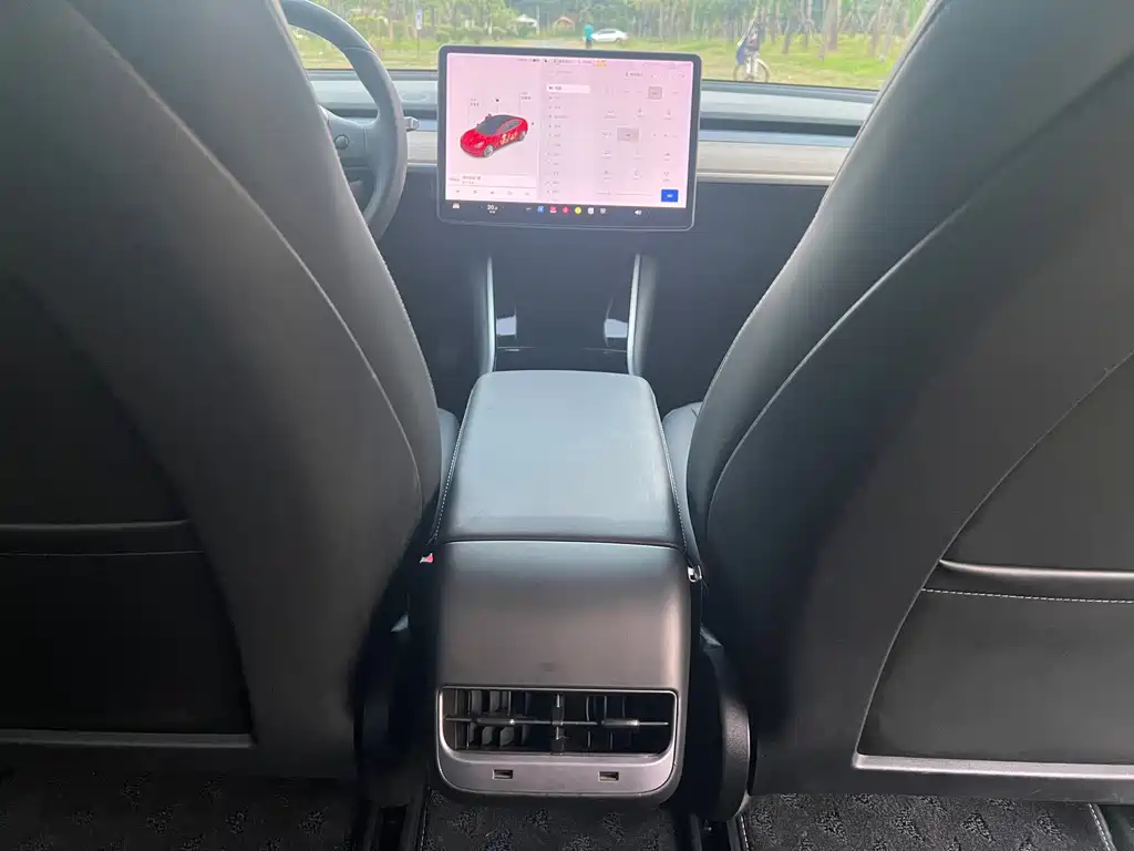 Tesla Model 3 — миниатюра 13