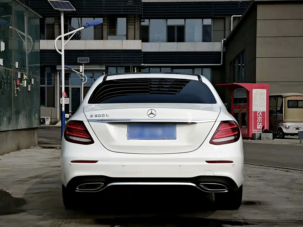 Mercedes-Benz E-Class — миниатюра 5