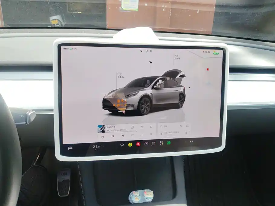 Tesla Model Y — миниатюра 13