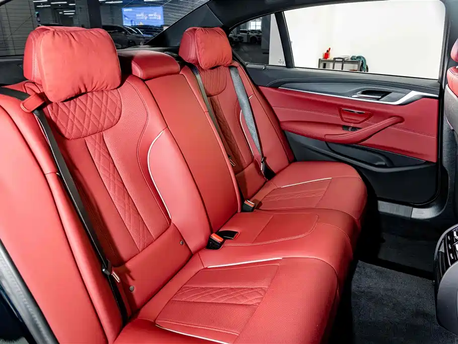 BMW 5 Series — миниатюра 21