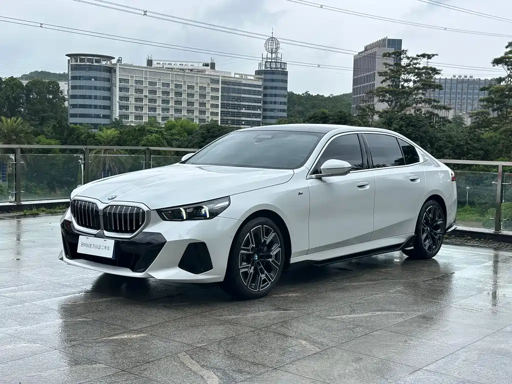 BMW 5 Series 2025