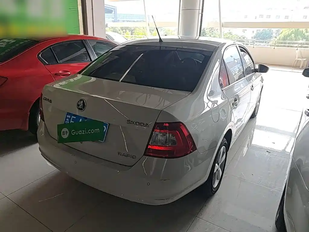 Skoda Rapid — миниатюра 7