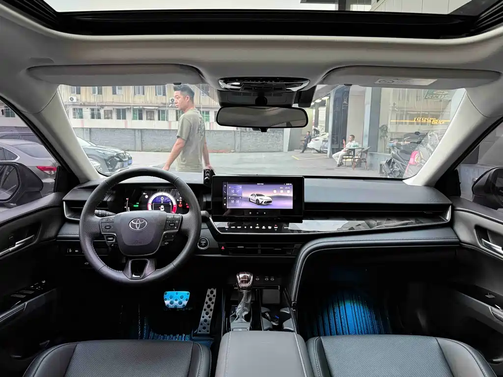 Toyota Camry — миниатюра 5