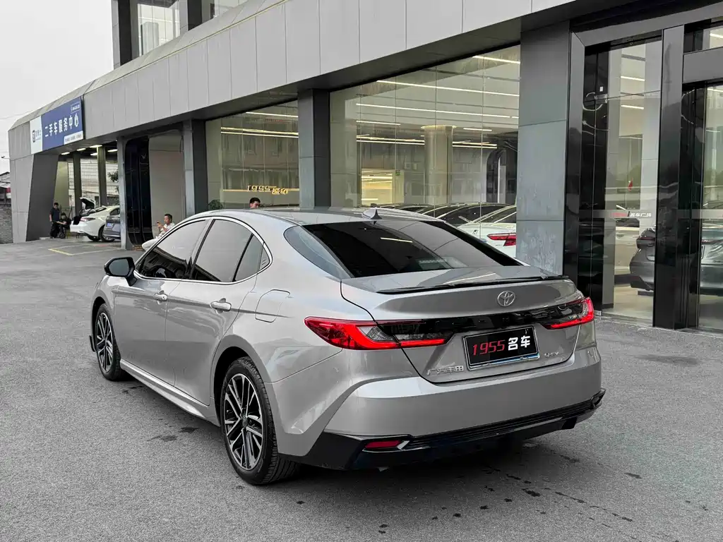 Toyota Camry — миниатюра 7