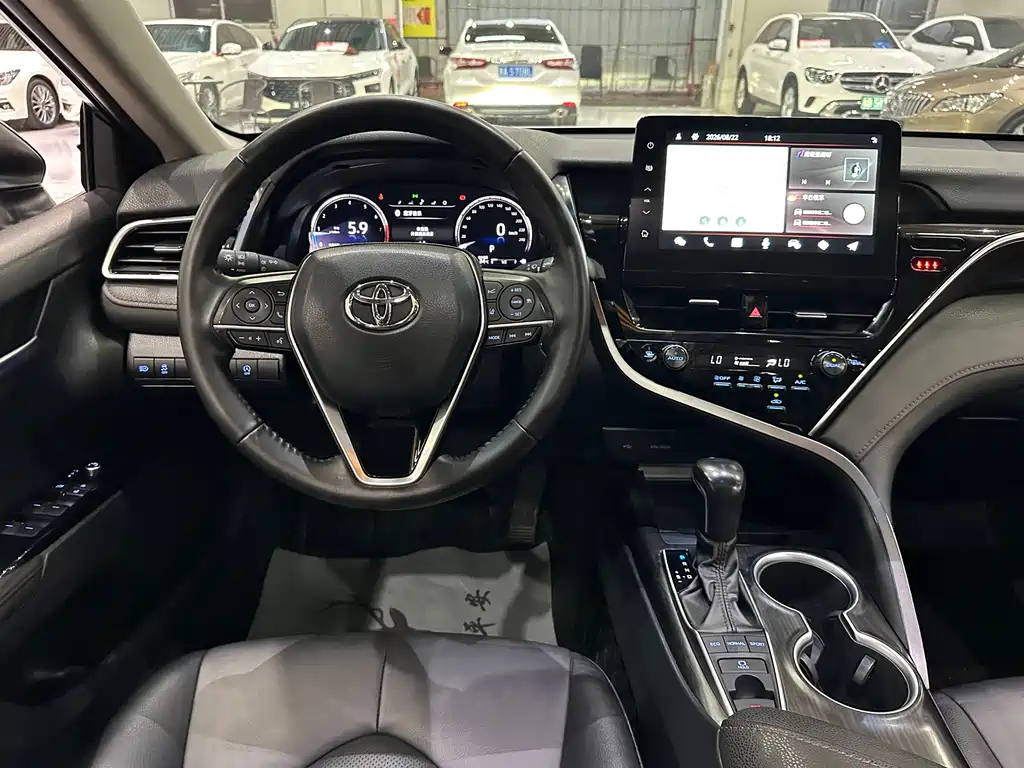 Toyota Camry — миниатюра 7