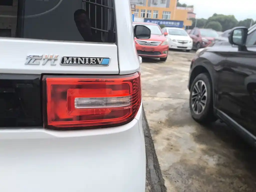 Wuling MINIEV — миниатюра 8