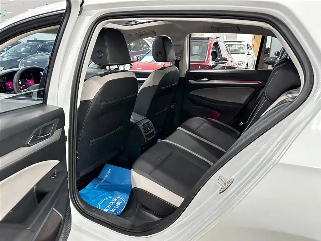Volkswagen Golf — миниатюра 28