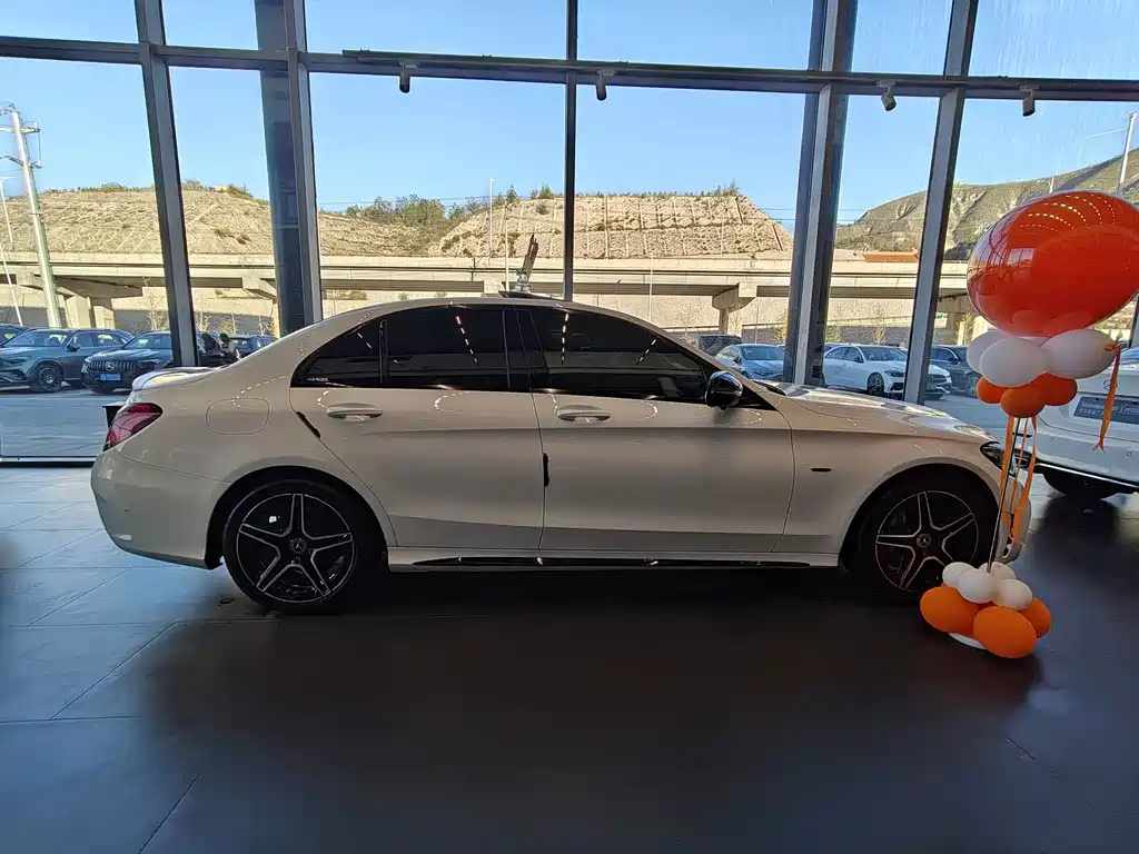 Mercedes-Benz C-Class — миниатюра 16
