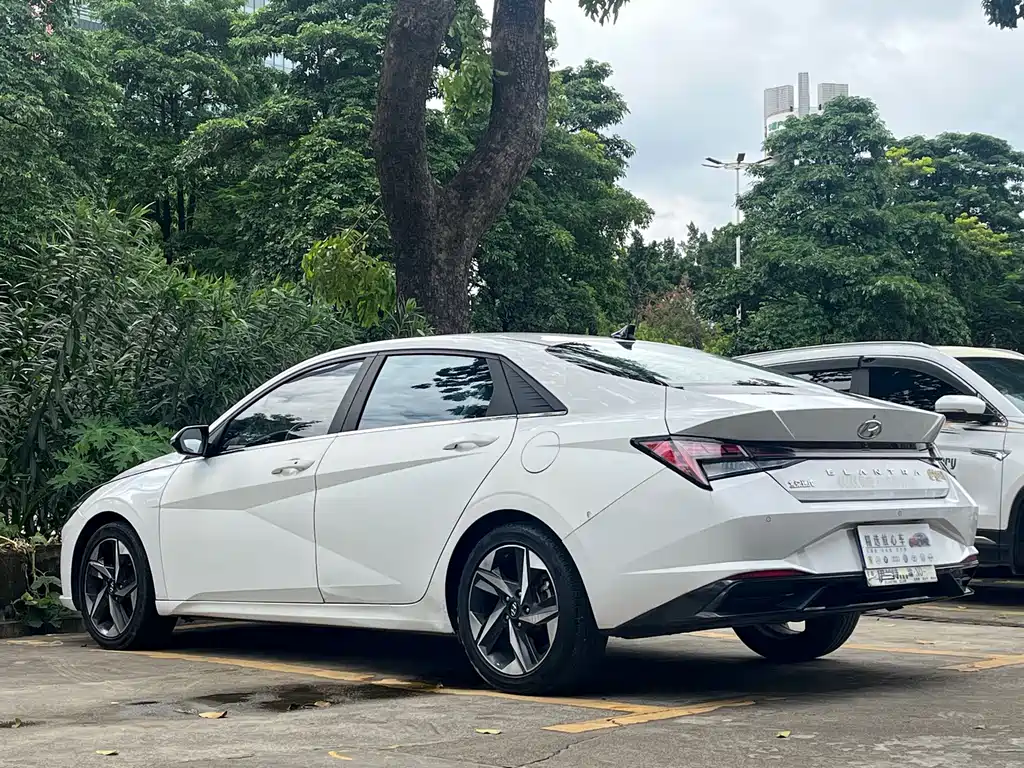 Hyundai Elantra — миниатюра 7
