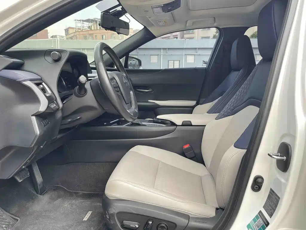 Lexus UX — миниатюра 12