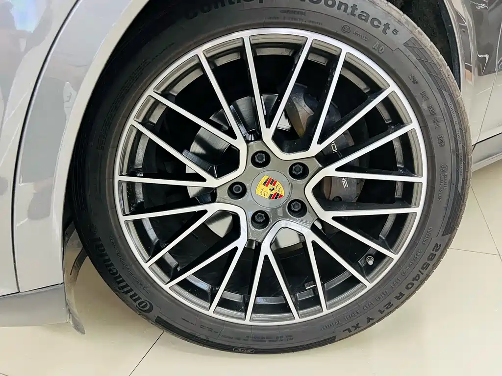 Porsche Cayenne — миниатюра 5