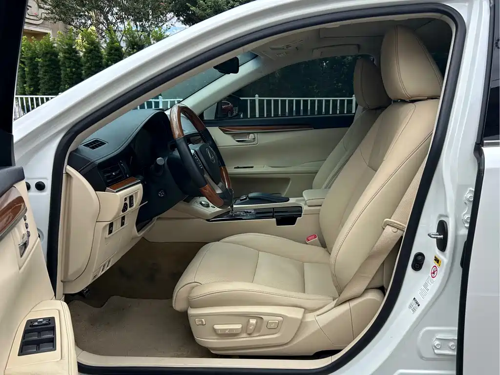 Lexus ES — миниатюра 10