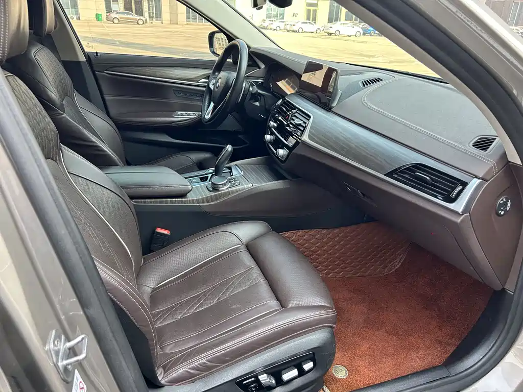 BMW 5 Series — миниатюра 10