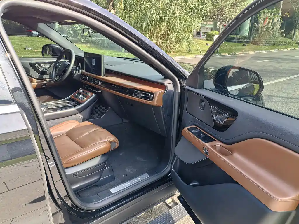 Lincoln Aviator — миниатюра 5