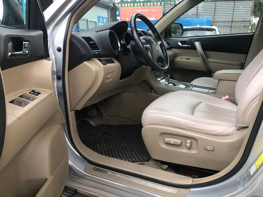 Toyota Highlander — миниатюра 7
