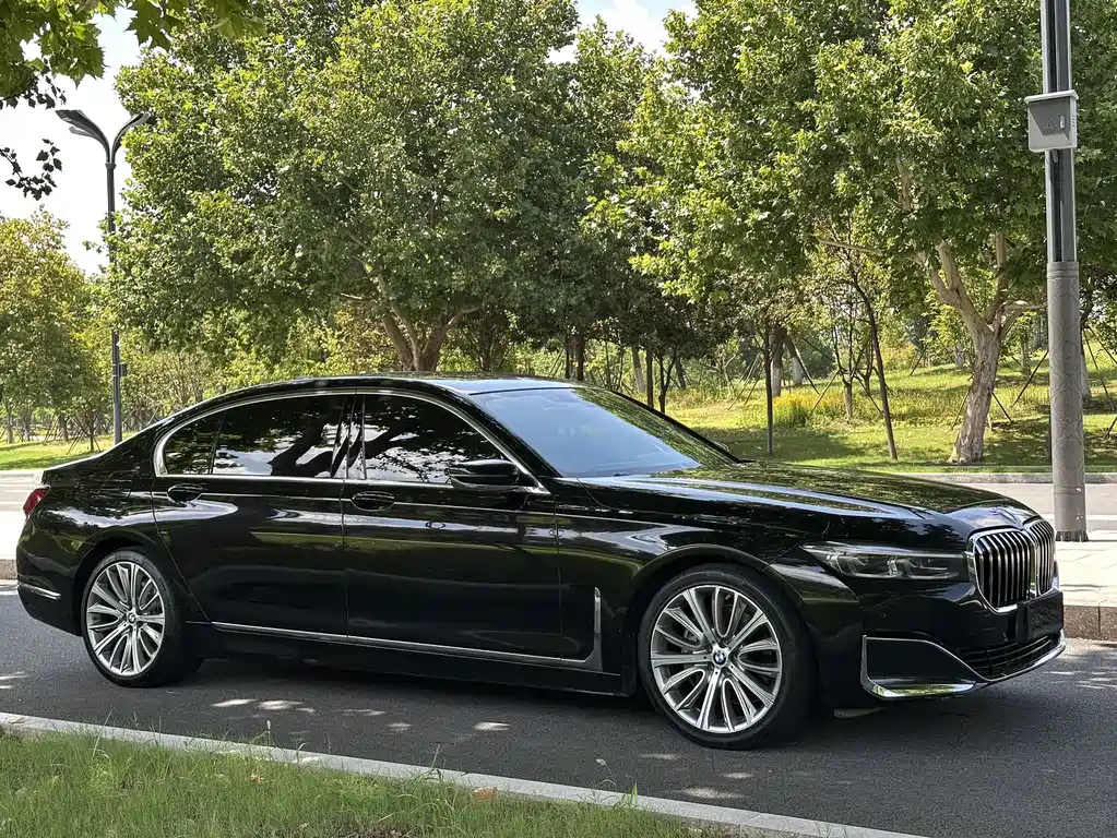 BMW 7 Series — миниатюра 3