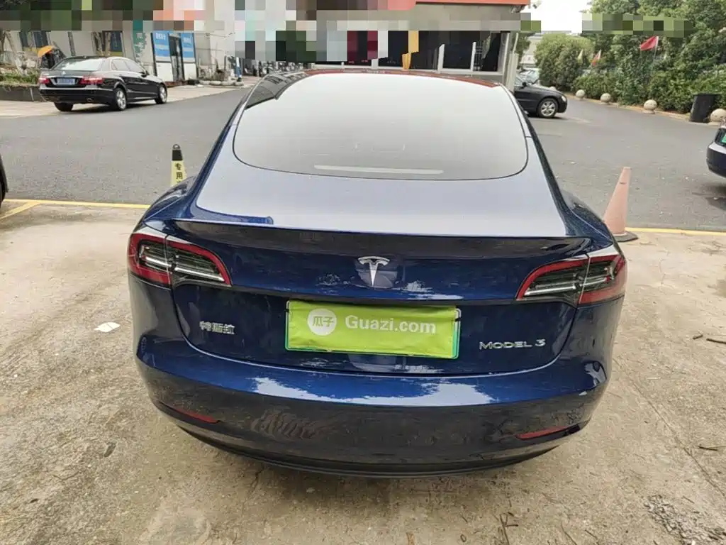 Tesla Model 3 — миниатюра 6