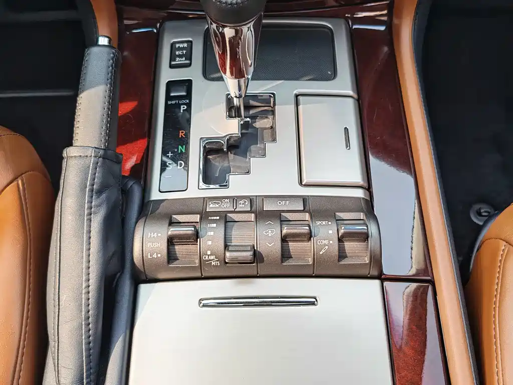 Lexus LX — миниатюра 10