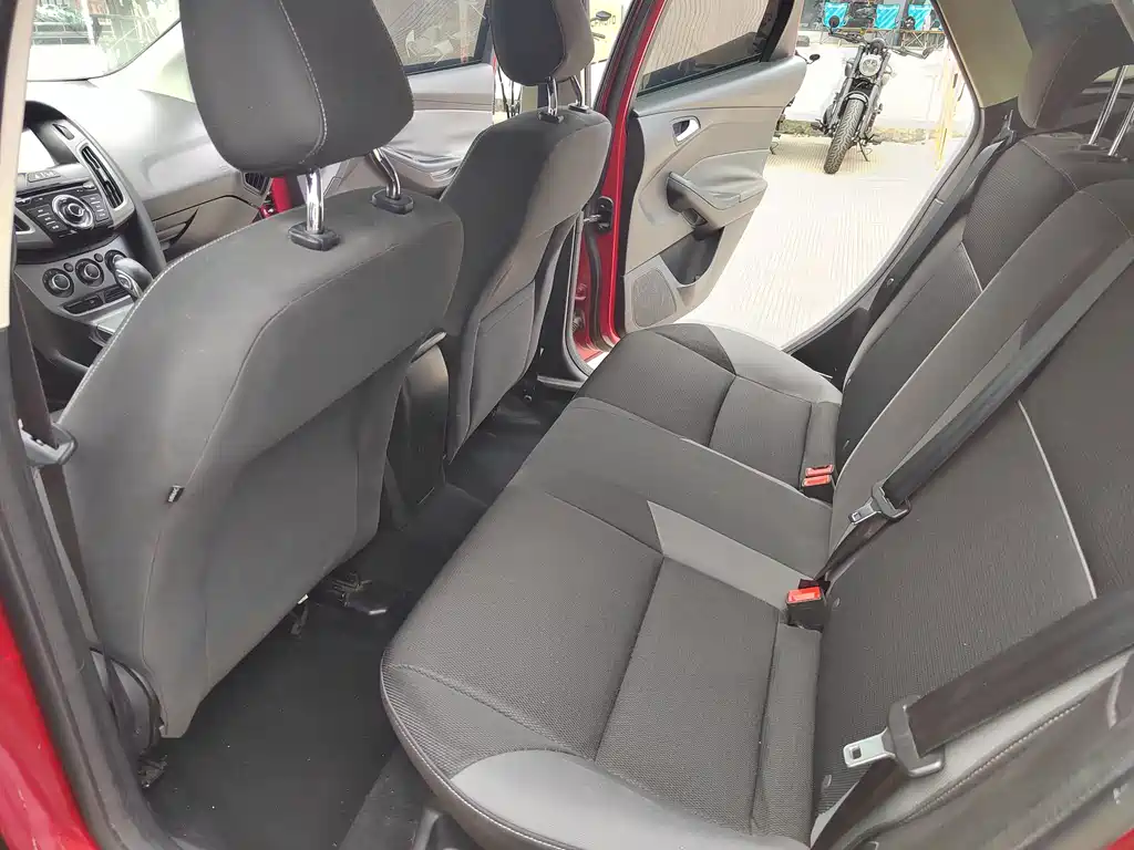 Ford Focus 2012 1.6L AT Comfort