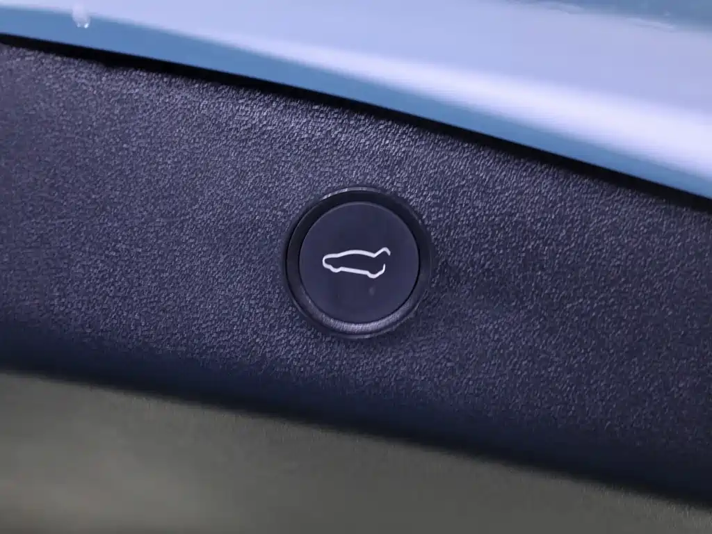 Tesla Model 3 — миниатюра 7
