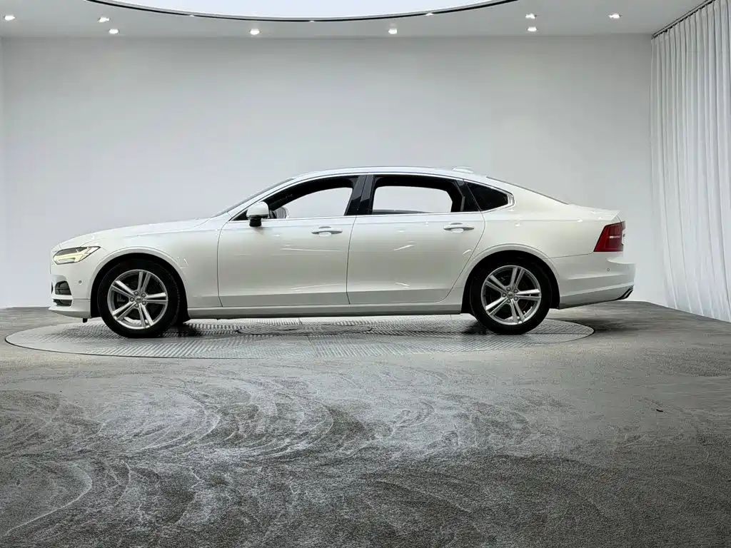 Volvo S90 — миниатюра 17