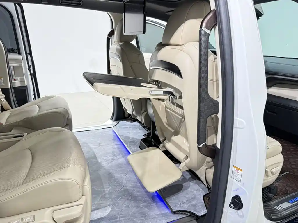 Toyota Sienna — миниатюра 22