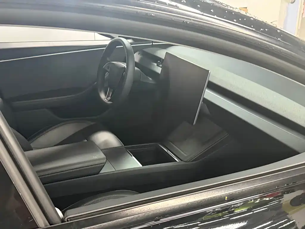 Tesla Model 3 — миниатюра 5