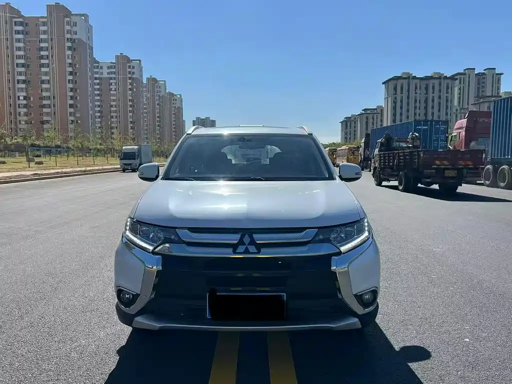 Mitsubishi Outlander — миниатюра 2