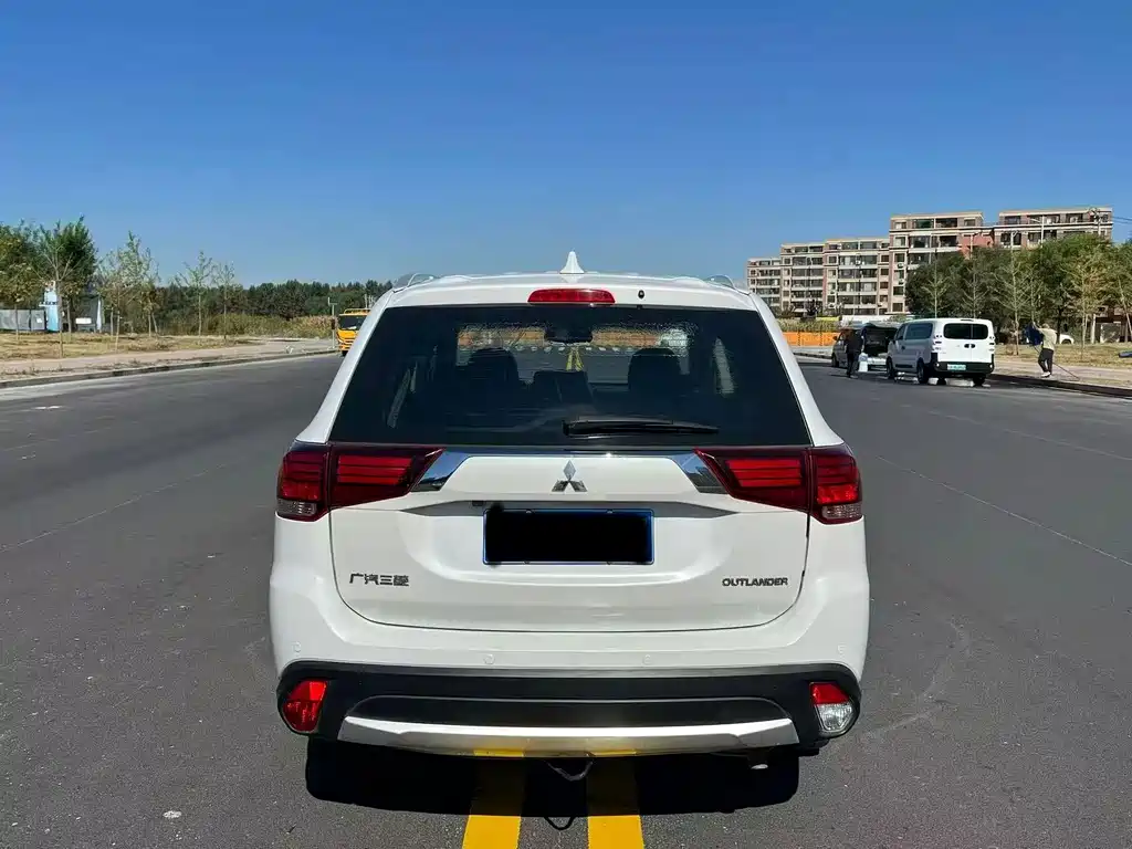 Mitsubishi Outlander — миниатюра 8