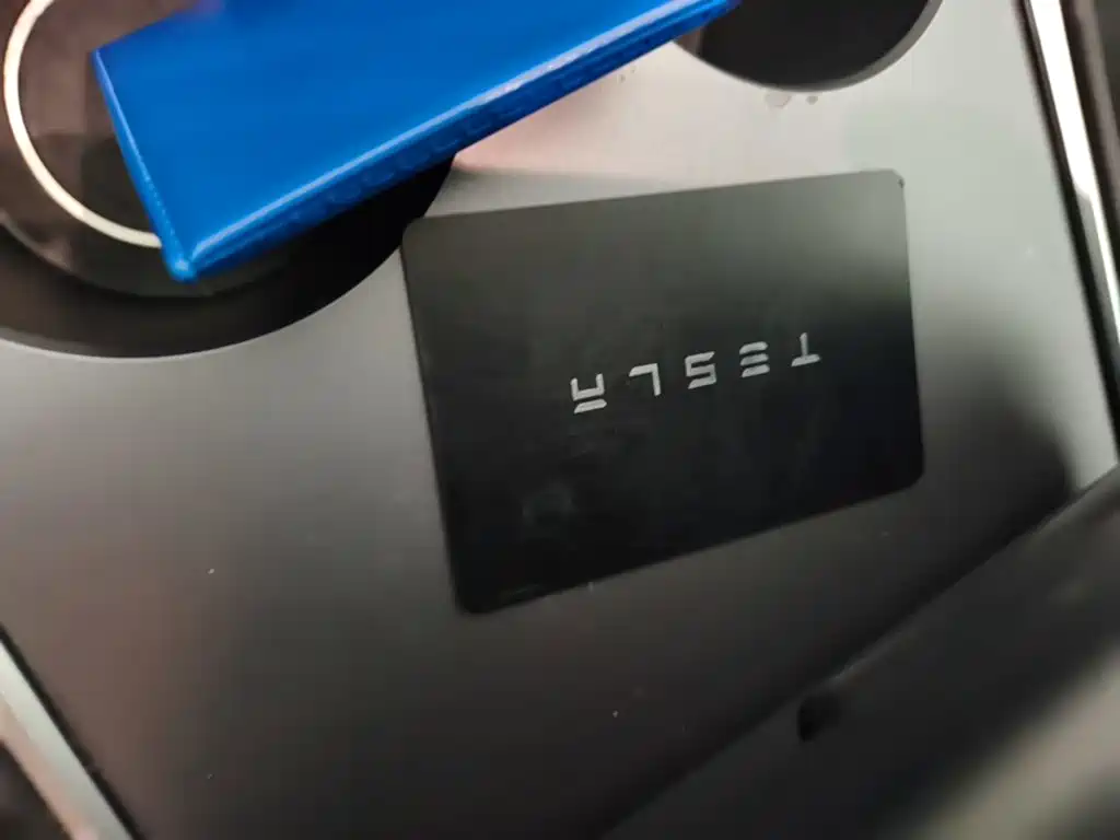Tesla Model Y — миниатюра 9