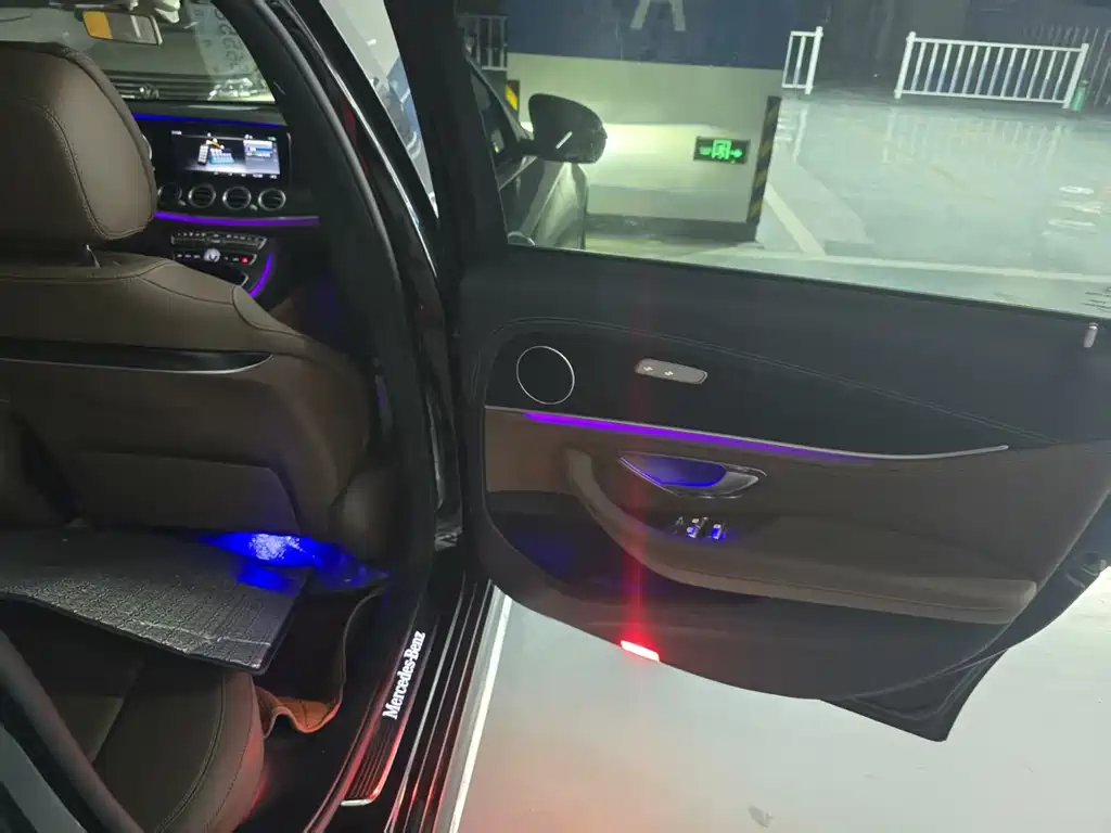 Mercedes-Benz E-Class — миниатюра 12