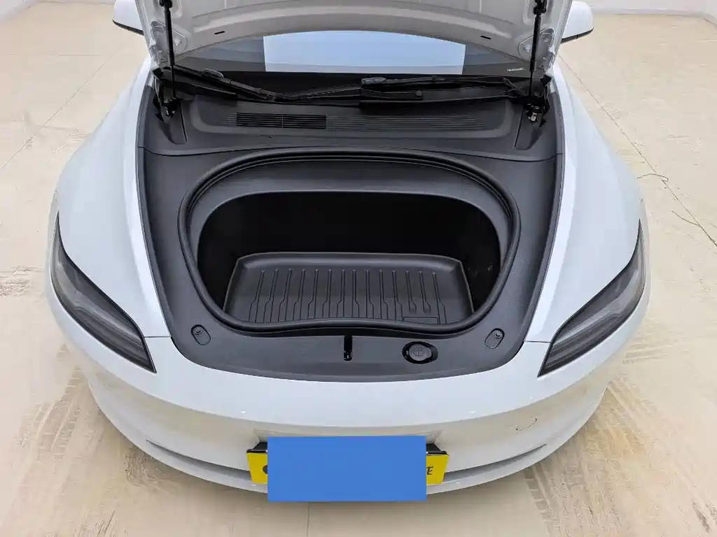 Tesla Model 3 — миниатюра 5