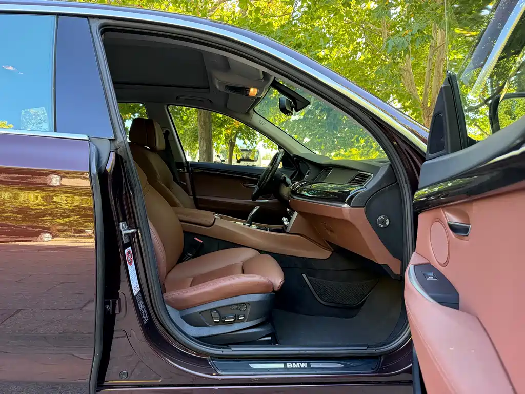 BMW 5 Series GT — миниатюра 10