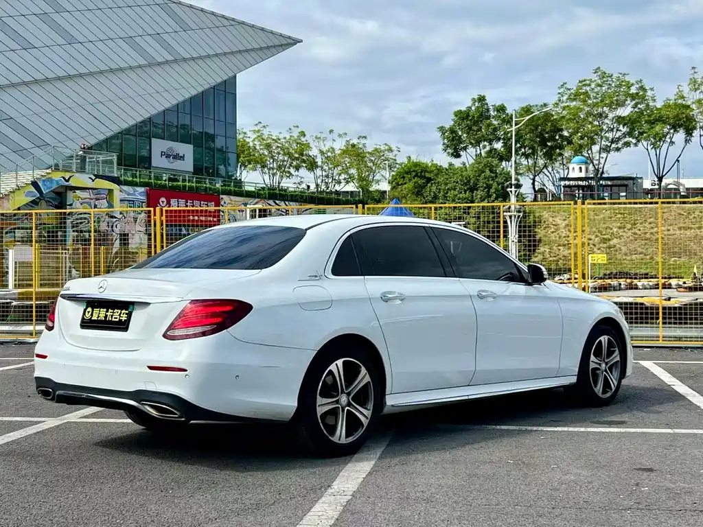 Mercedes-Benz E-Class — миниатюра 5
