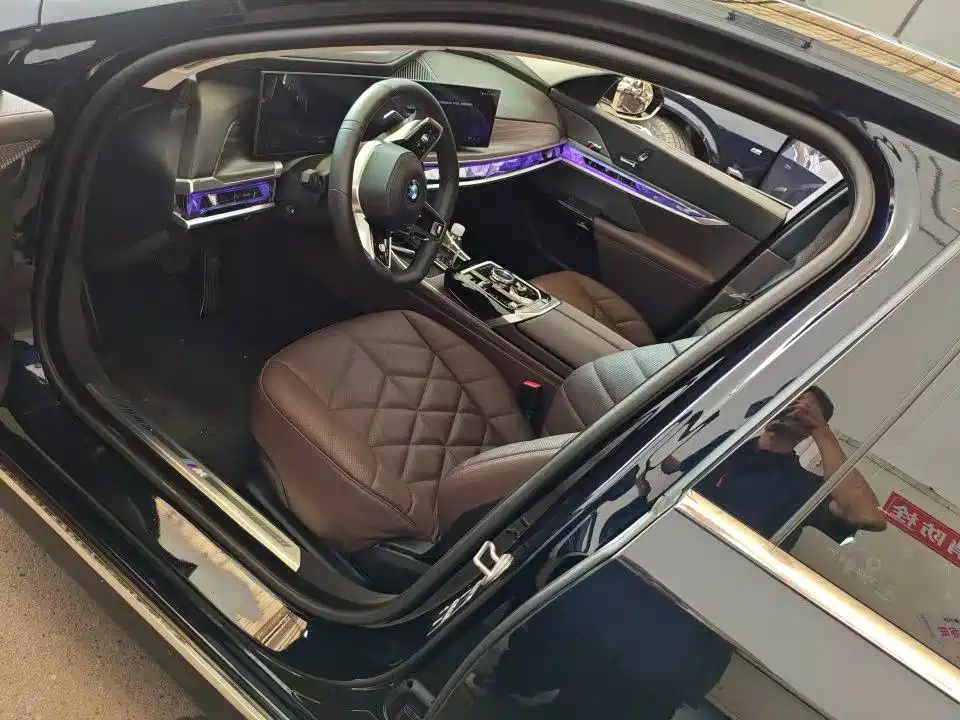 BMW 7 Series — миниатюра 5
