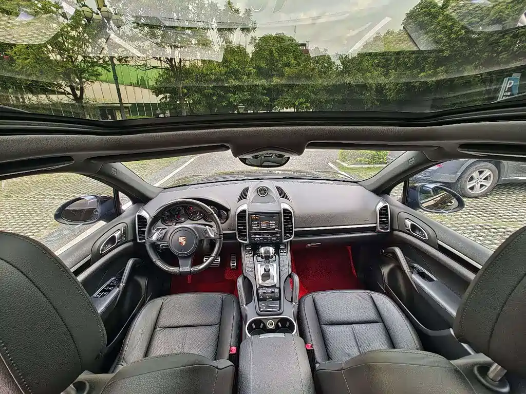 Porsche Cayenne — миниатюра 12