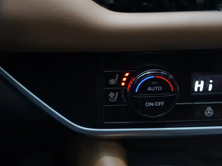 NISSAN EXPLORING THE LAND