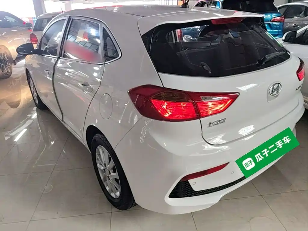 Hyundai Verna RV — миниатюра 5