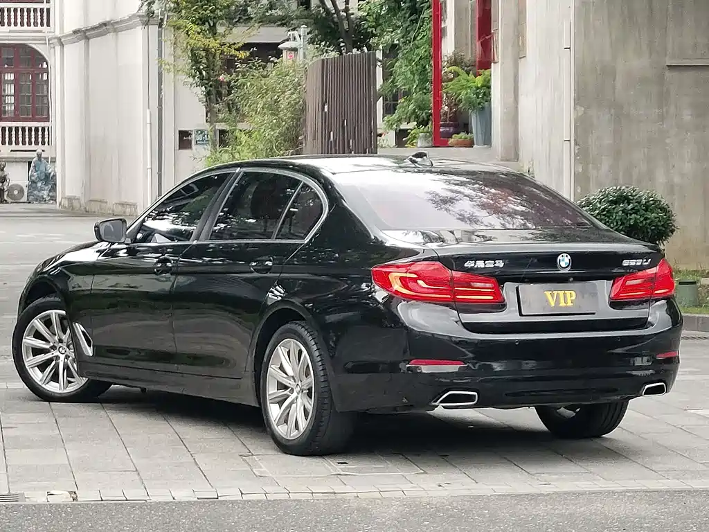 BMW 5 Series — миниатюра 6