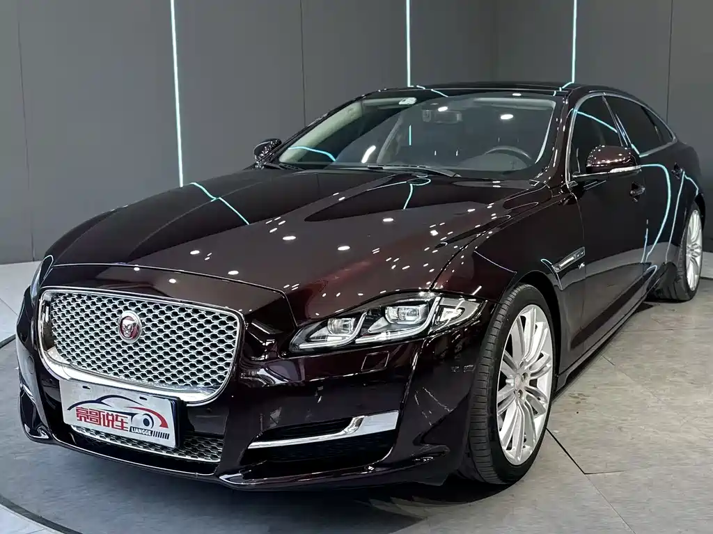 Jaguar XJ