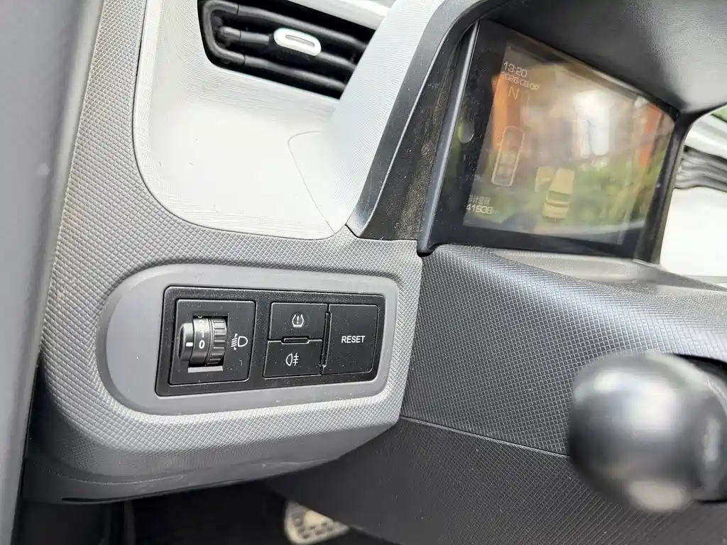 Wuling MINIEV — миниатюра 16
