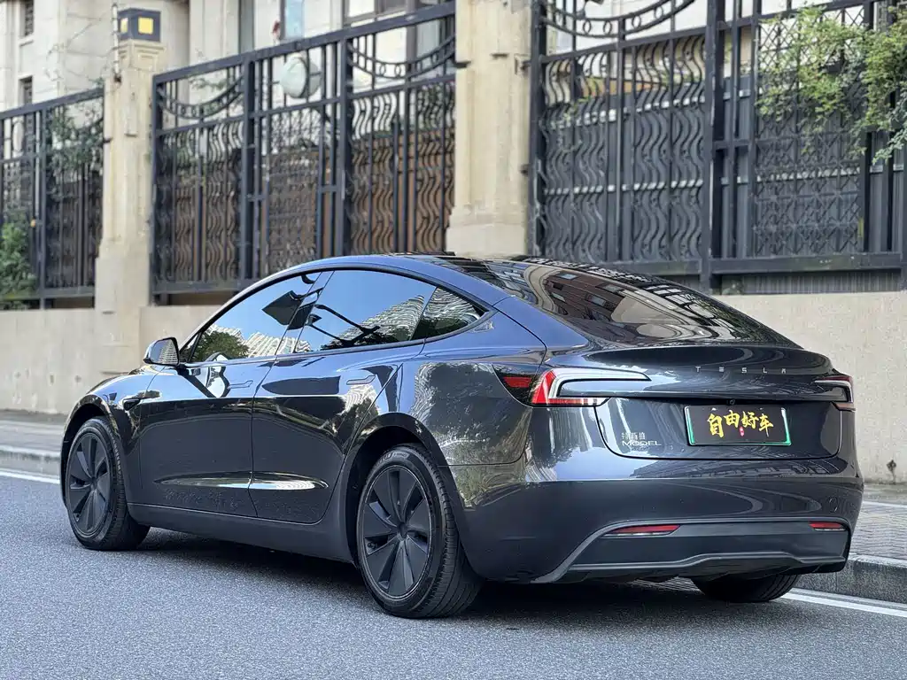 Tesla Model 3 — миниатюра 22