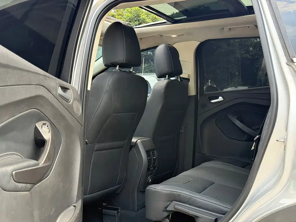 Ford Kuga — миниатюра 9