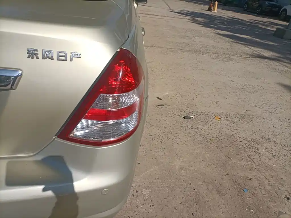 Nissan Tiida — миниатюра 8