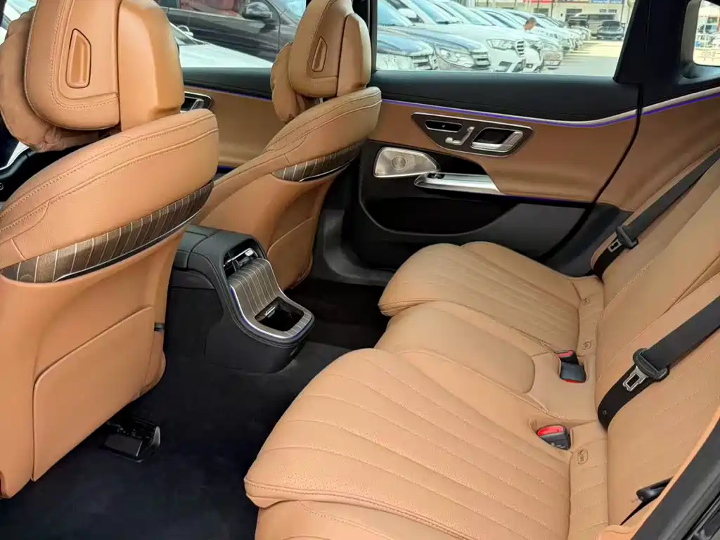Mercedes-Benz E-Class — миниатюра 8